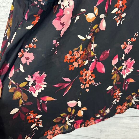 Maurices Plus Size Black & Pink Floral Flutter Sleeve V-Neck Blouse Size 1X - Picture 8 of 8